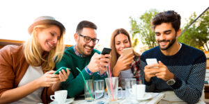 Lee más sobre el artículo ¡Diviértete en Familia! Los 3 Mejores Juegos de Celular para Compartir Risas y Competencia