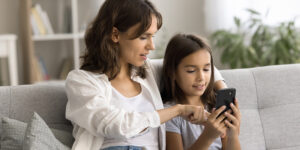 Lee más sobre el artículo Controla que ven tus hijos en su celular con un solo toque
