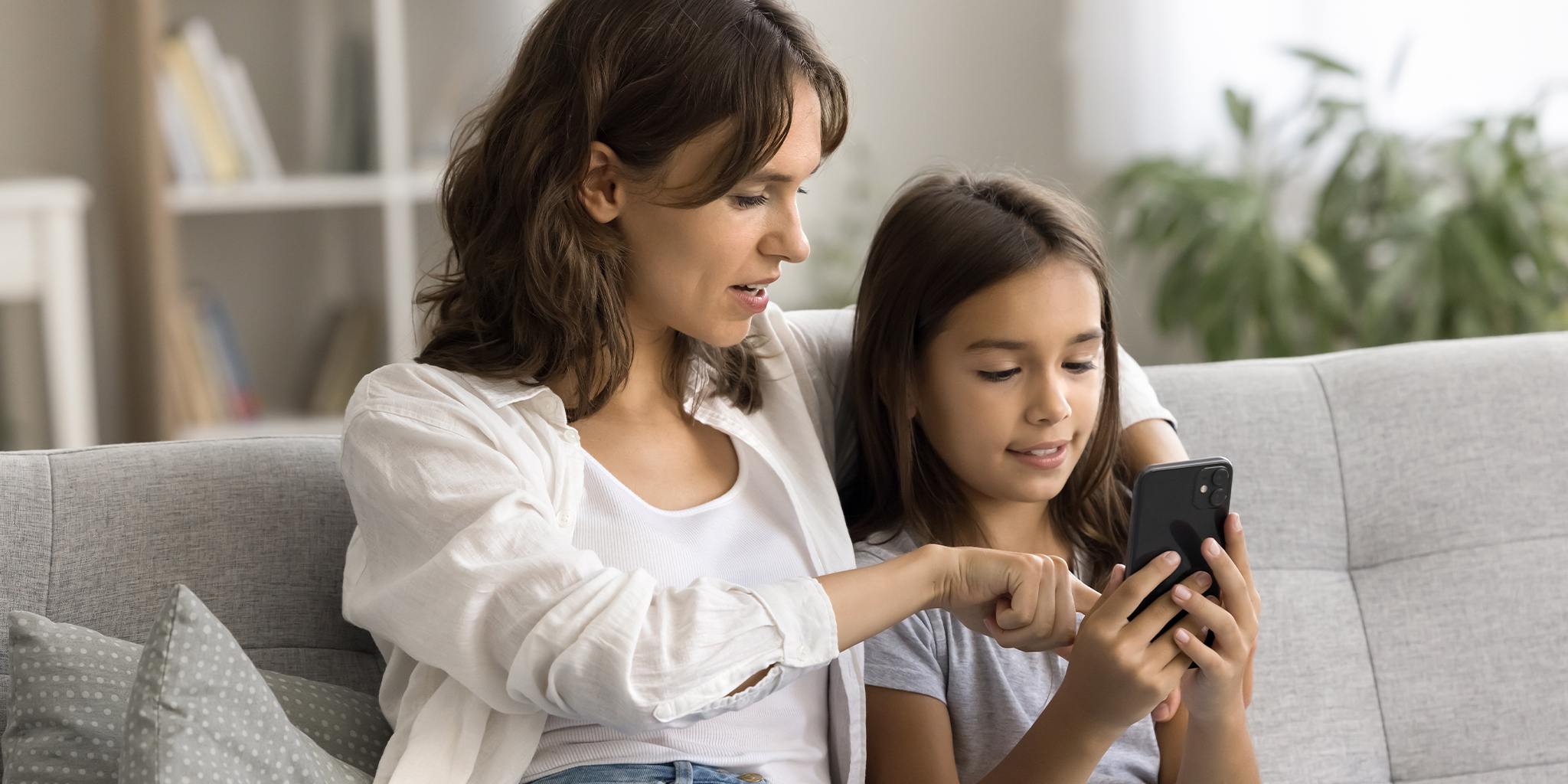 En este momento estás viendo Controla que ven tus hijos en su celular con un solo toque